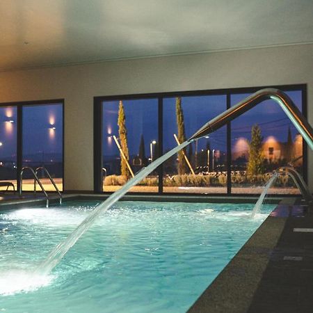 Mw Douro Wine & Spa Santa Marta de Penaguião Exterior foto The swimming pool at the hotel