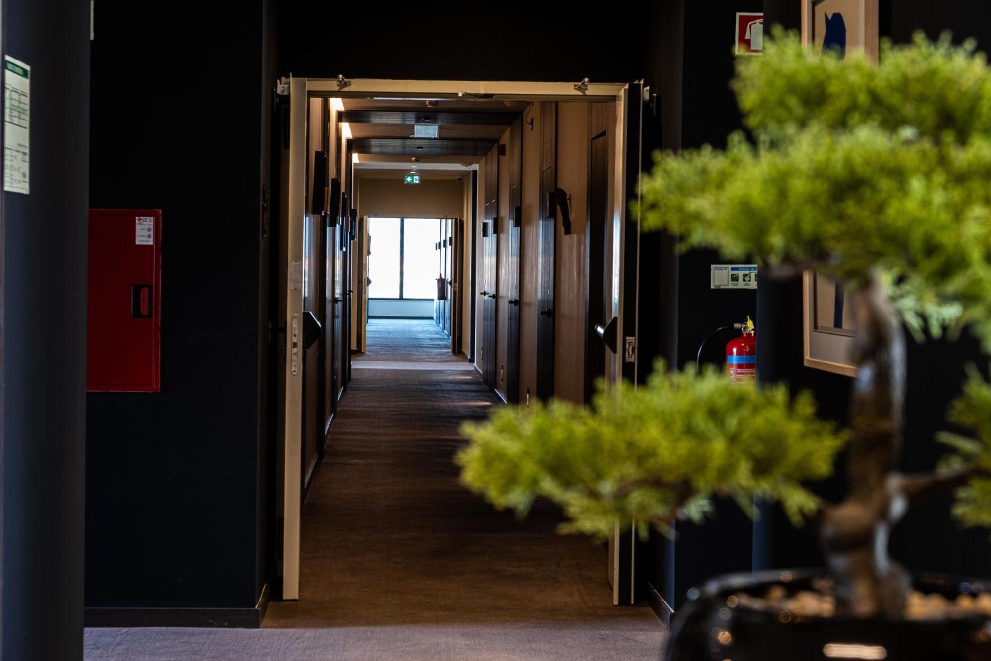 Mw Douro Wine & Spa Santa Marta de Penaguião Exterior foto A corridor at the hotel